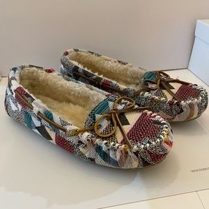 Minnetonka Cally Size 9 Slippers Moccasins Multi Tapestry Southwest.